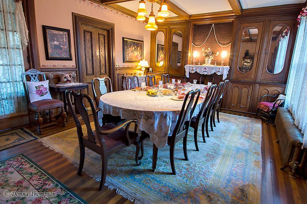 Rosewood Inn Corning Extérieur photo