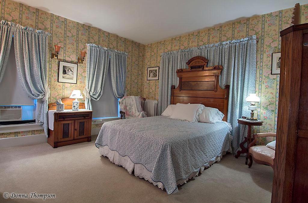 Rosewood Inn Corning Extérieur photo
